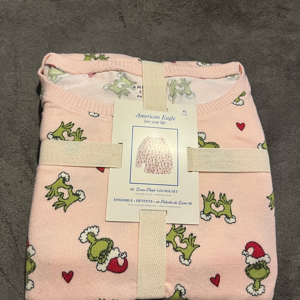 American Eagle Outfitters Pink Grinch Heart Lounge Pajama Set